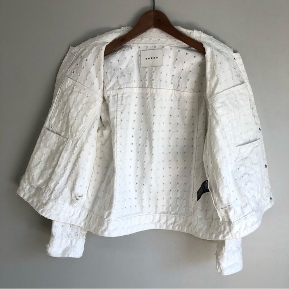 Blank NYC Eyes On You white jean Jacket denim trucker style distressed - Picture 6 of 15